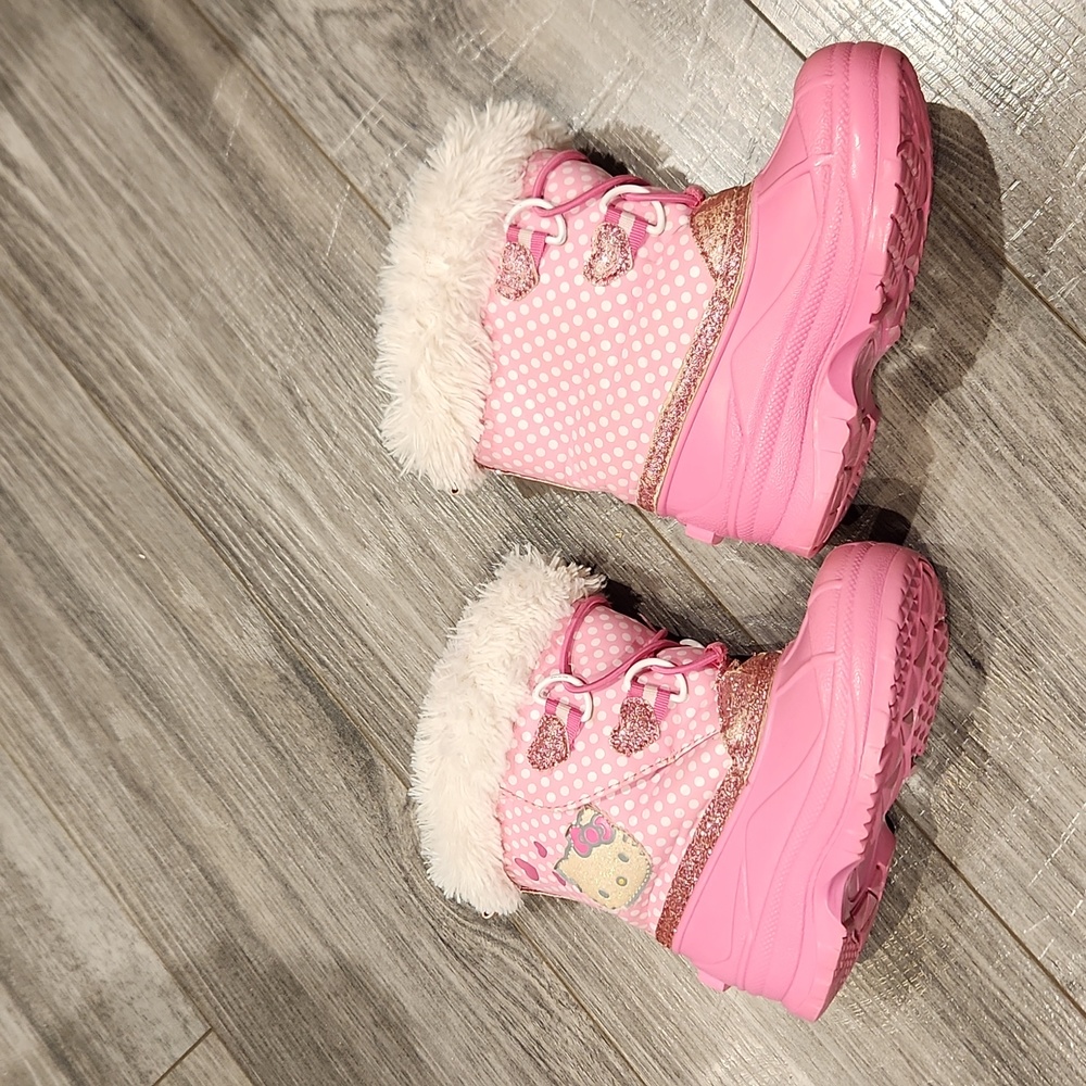 Hello Kitty Girls sz M (7/8) faux fir boots